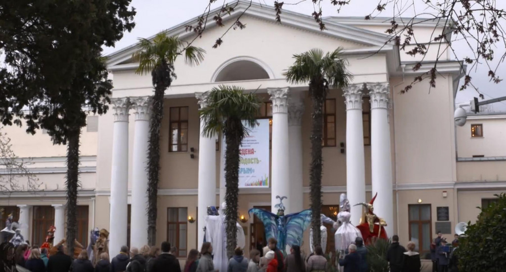 VIDEO/ Торжественная церемония открытия студенческого театрального фестиваля "Сцена-Молодость-Крым"