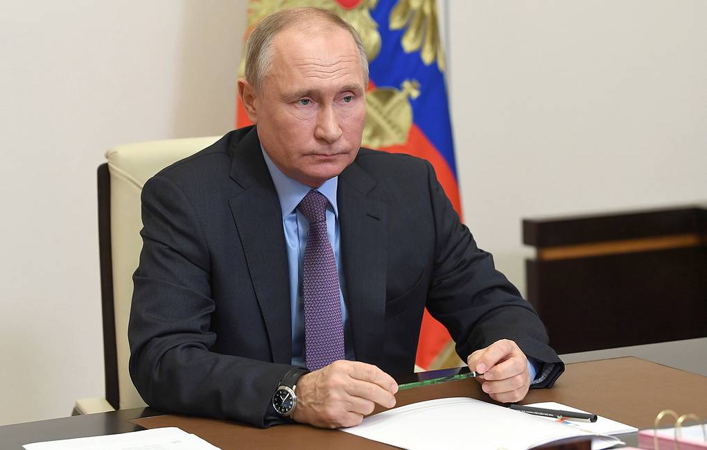 РИА Новости. Путин подписал закон о бесплатном втором высшем творческом образовании